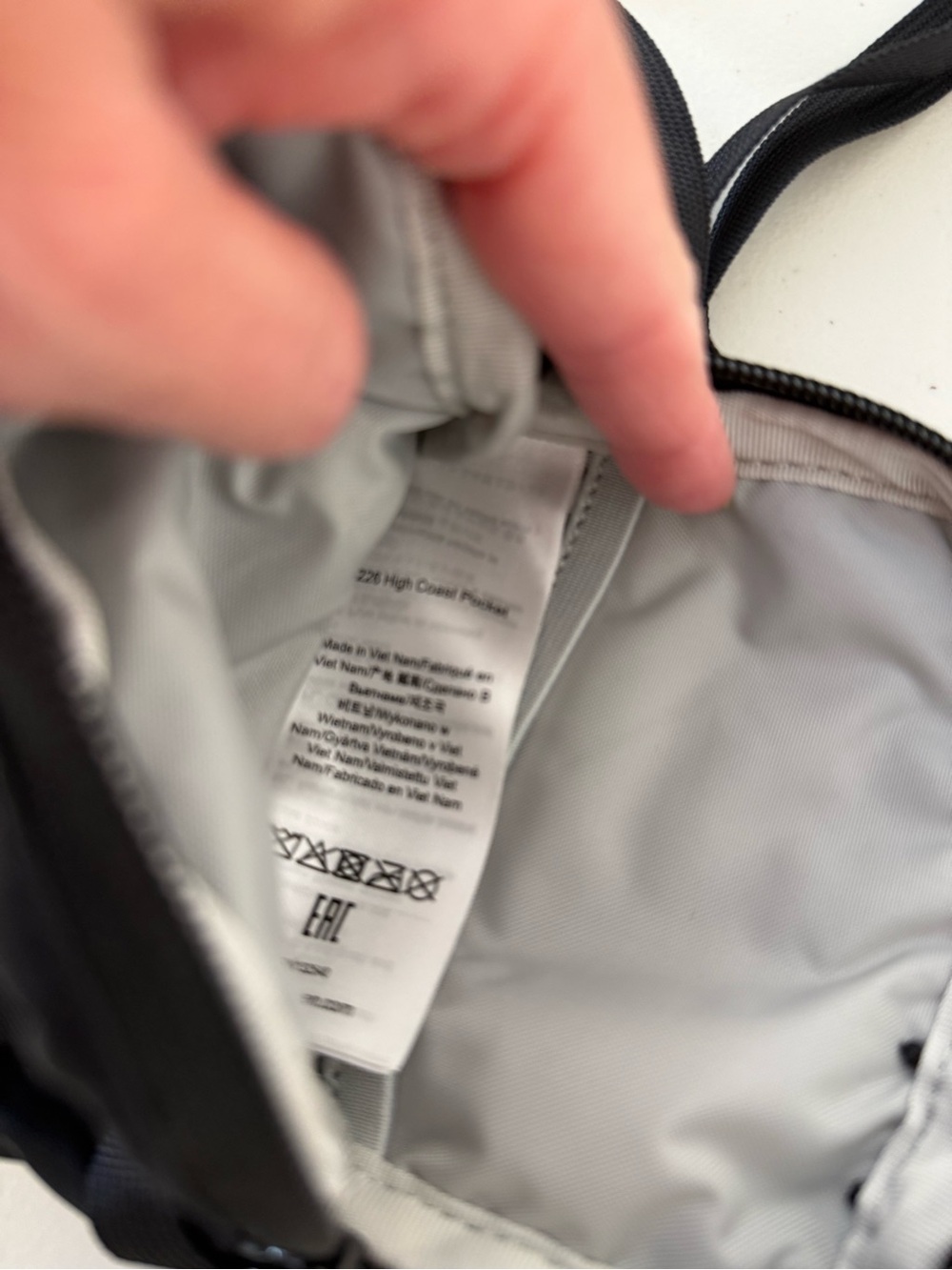 Fjallraven High Coast Pocket Black Mini Crossbody Travel Bag - Picture 9 of 11